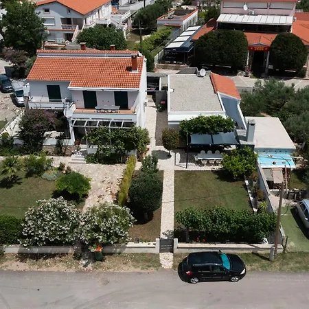 Li-za Holiday home