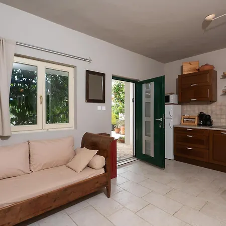 Holiday home Li-za *