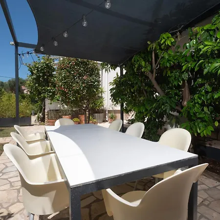 Holiday home Li-za *